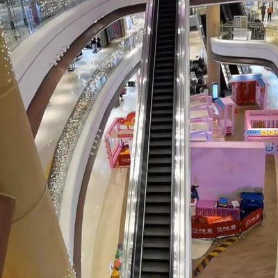 Entretien prédictif: ascenseur d'escalator à 30 degrés