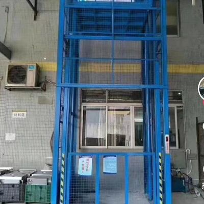 Ascenseur de chargement d'entrepôt stable avec des caractéristiques de puissance et de sécurité en 3 phases améliorées