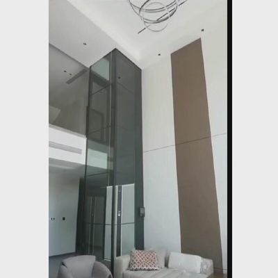 Ascenseur à vis sûr et fiable. Conception en acier inoxydable avec bouton d'arrêt d'urgence